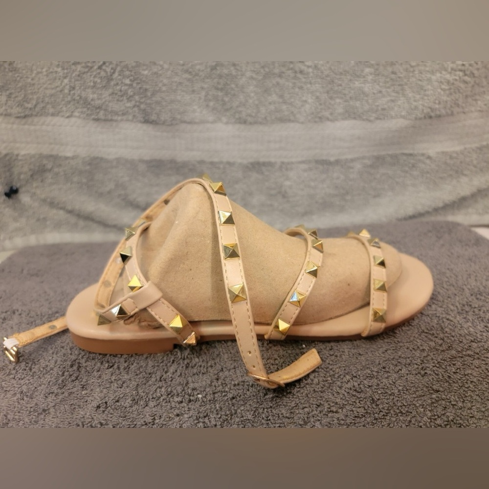 She&In-Women's tan gladiator studded sandals size 9